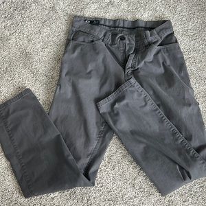 Men’s Gray Oakley pants. 32 W / 32 L